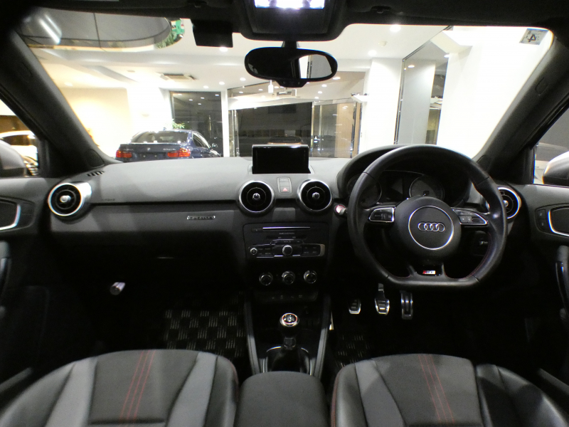 アウディ S1 S1ｽﾎﾟｰﾂﾊﾞｯｸ　☆6MT ADVｷｰ 半革 MMIﾅﾋﾞ BTｵｰﾃﾞｨｵ PDC ｷｾﾉﾝ 専用ｴｸｽﾃﾘｱ&18AW FK-TECｻｽﾍﾟﾝｼｮﾝｷｯﾄ 231ps　2年保証