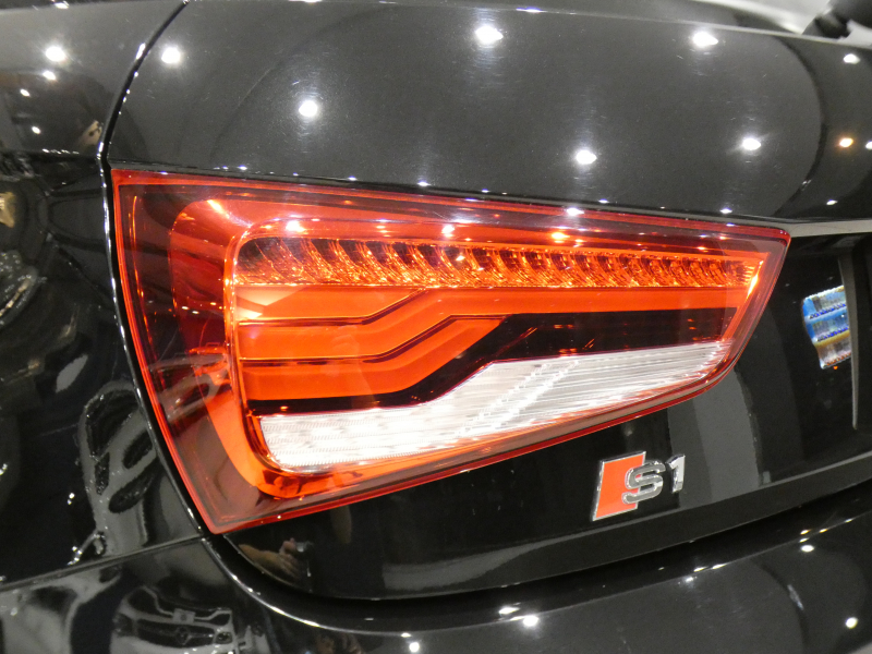 アウディ S1 S1ｽﾎﾟｰﾂﾊﾞｯｸ　☆6MT ADVｷｰ 半革 MMIﾅﾋﾞ BTｵｰﾃﾞｨｵ PDC ｷｾﾉﾝ 専用ｴｸｽﾃﾘｱ&18AW FK-TECｻｽﾍﾟﾝｼｮﾝｷｯﾄ 231ps　2年保証