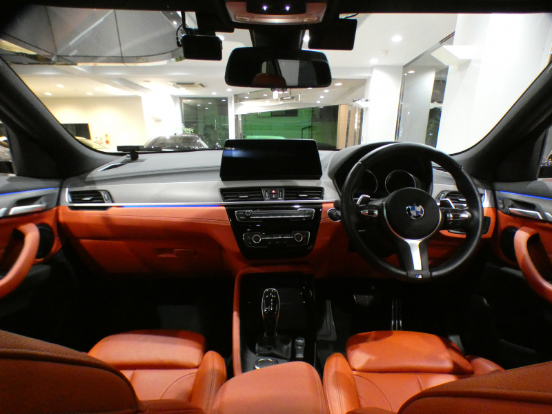 BMW X2 X2 M35i ADｾｰﾌﾃｨ&ｾﾚｸﾄPKG　ｺﾝﾌｫA 追ACC ﾚｰﾝDW ｲﾝﾃﾘS 赤革 ﾊﾟﾉﾗﾏSR ﾀｯﾁP対応iﾄﾞﾗｲﾌﾞﾅﾋﾞ(第6世代) ﾍｯﾄﾞｱｯﾌﾟDSP ﾜｲﾔﾚｽCH Bｶﾒﾗ PDC LEDﾗｲﾄ 専用ｴｸｽﾃﾘｱ&20AW 赤ｷｬﾘﾊﾟｰ 306ps　2年保証