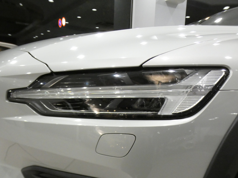 ボルボ V60 V60ｸﾛｽｶﾝﾄﾘｰ T5ﾌﾟﾛ AWD　追ACC･LKA･ LCMA 白革 ﾋｰﾀｰ ﾍﾞﾝﾁﾚｰﾀｰ ﾏｯｻｰｼﾞ機能 ﾀｯﾁｽｸﾘｰﾝHDDﾅﾋﾞTV harman/K 全周囲ｶﾒﾗ ﾍｯﾄﾞｱｯﾌﾟDSP LEDﾗｲﾄ ｵｰﾄﾃｰﾙｹﾞｰﾄ ｴｸｽﾃﾘｱｽﾀｲﾘﾝｸﾞKIT 19AW　2年保証