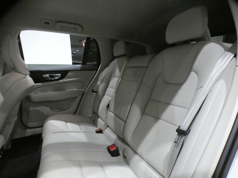 ボルボ V60 V60ｸﾛｽｶﾝﾄﾘｰ T5ﾌﾟﾛ AWD　追ACC･LKA･ LCMA 白革 ﾋｰﾀｰ ﾍﾞﾝﾁﾚｰﾀｰ ﾏｯｻｰｼﾞ機能 ﾀｯﾁｽｸﾘｰﾝHDDﾅﾋﾞTV harman/K 全周囲ｶﾒﾗ ﾍｯﾄﾞｱｯﾌﾟDSP LEDﾗｲﾄ ｵｰﾄﾃｰﾙｹﾞｰﾄ ｴｸｽﾃﾘｱｽﾀｲﾘﾝｸﾞKIT 19AW　2年保証