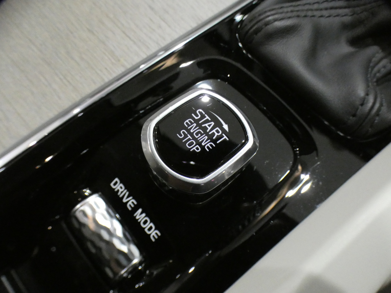 ボルボ V60 V60ｸﾛｽｶﾝﾄﾘｰ T5ﾌﾟﾛ AWD　追ACC･LKA･ LCMA 白革 ﾋｰﾀｰ ﾍﾞﾝﾁﾚｰﾀｰ ﾏｯｻｰｼﾞ機能 ﾀｯﾁｽｸﾘｰﾝHDDﾅﾋﾞTV harman/K 全周囲ｶﾒﾗ ﾍｯﾄﾞｱｯﾌﾟDSP LEDﾗｲﾄ ｵｰﾄﾃｰﾙｹﾞｰﾄ ｴｸｽﾃﾘｱｽﾀｲﾘﾝｸﾞKIT 19AW　2年保証