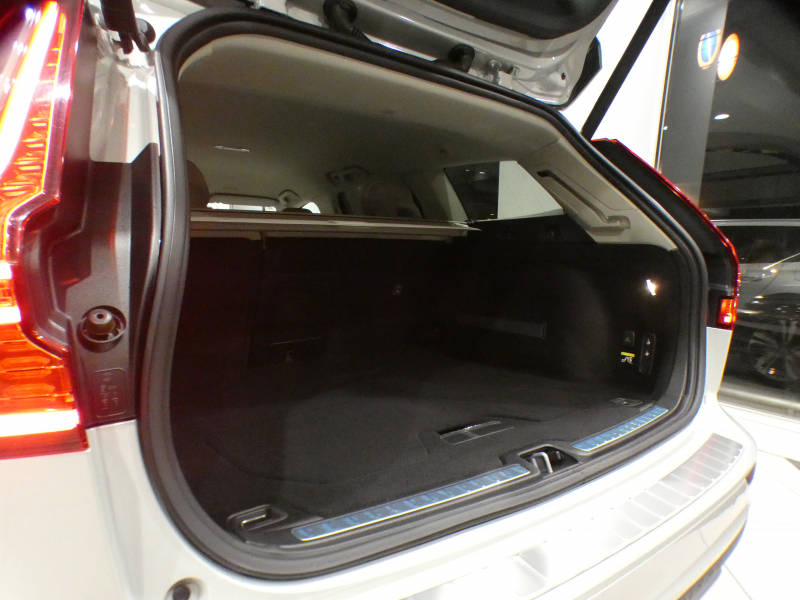 ボルボ V60 V60ｸﾛｽｶﾝﾄﾘｰ T5ﾌﾟﾛ AWD　追ACC･LKA･ LCMA 白革 ﾋｰﾀｰ ﾍﾞﾝﾁﾚｰﾀｰ ﾏｯｻｰｼﾞ機能 ﾀｯﾁｽｸﾘｰﾝHDDﾅﾋﾞTV harman/K 全周囲ｶﾒﾗ ﾍｯﾄﾞｱｯﾌﾟDSP LEDﾗｲﾄ ｵｰﾄﾃｰﾙｹﾞｰﾄ ｴｸｽﾃﾘｱｽﾀｲﾘﾝｸﾞKIT 19AW　2年保証