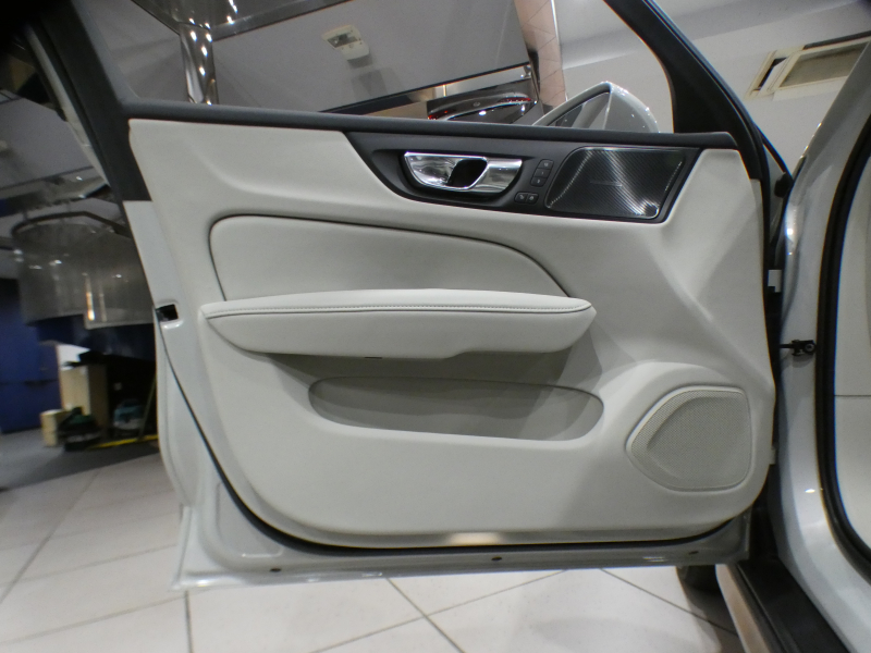 ボルボ V60 V60ｸﾛｽｶﾝﾄﾘｰ T5ﾌﾟﾛ AWD　追ACC･LKA･ LCMA 白革 ﾋｰﾀｰ ﾍﾞﾝﾁﾚｰﾀｰ ﾏｯｻｰｼﾞ機能 ﾀｯﾁｽｸﾘｰﾝHDDﾅﾋﾞTV harman/K 全周囲ｶﾒﾗ ﾍｯﾄﾞｱｯﾌﾟDSP LEDﾗｲﾄ ｵｰﾄﾃｰﾙｹﾞｰﾄ ｴｸｽﾃﾘｱｽﾀｲﾘﾝｸﾞKIT 19AW　2年保証