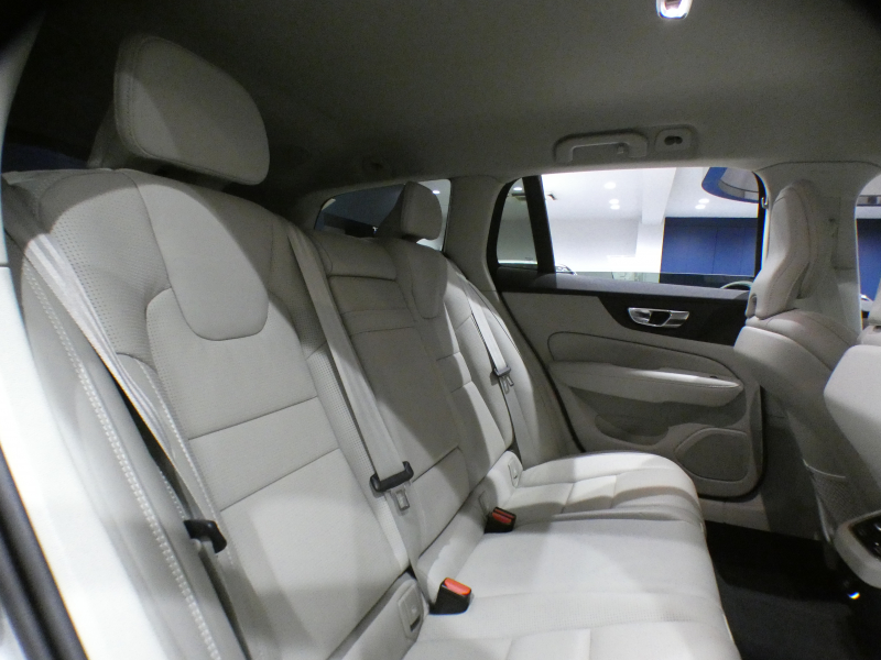 ボルボ V60 V60ｸﾛｽｶﾝﾄﾘｰ T5ﾌﾟﾛ AWD　追ACC･LKA･ LCMA 白革 ﾋｰﾀｰ ﾍﾞﾝﾁﾚｰﾀｰ ﾏｯｻｰｼﾞ機能 ﾀｯﾁｽｸﾘｰﾝHDDﾅﾋﾞTV harman/K 全周囲ｶﾒﾗ ﾍｯﾄﾞｱｯﾌﾟDSP LEDﾗｲﾄ ｵｰﾄﾃｰﾙｹﾞｰﾄ ｴｸｽﾃﾘｱｽﾀｲﾘﾝｸﾞKIT 19AW　2年保証