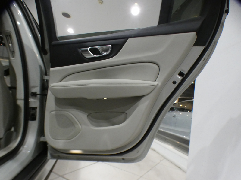 ボルボ V60 V60ｸﾛｽｶﾝﾄﾘｰ T5ﾌﾟﾛ AWD　追ACC･LKA･ LCMA 白革 ﾋｰﾀｰ ﾍﾞﾝﾁﾚｰﾀｰ ﾏｯｻｰｼﾞ機能 ﾀｯﾁｽｸﾘｰﾝHDDﾅﾋﾞTV harman/K 全周囲ｶﾒﾗ ﾍｯﾄﾞｱｯﾌﾟDSP LEDﾗｲﾄ ｵｰﾄﾃｰﾙｹﾞｰﾄ ｴｸｽﾃﾘｱｽﾀｲﾘﾝｸﾞKIT 19AW　2年保証