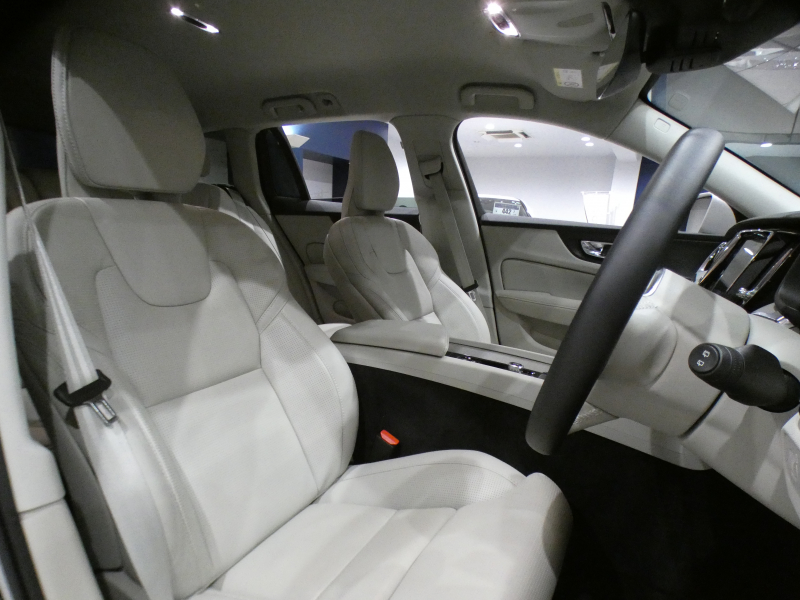 ボルボ V60 V60ｸﾛｽｶﾝﾄﾘｰ T5ﾌﾟﾛ AWD　追ACC･LKA･ LCMA 白革 ﾋｰﾀｰ ﾍﾞﾝﾁﾚｰﾀｰ ﾏｯｻｰｼﾞ機能 ﾀｯﾁｽｸﾘｰﾝHDDﾅﾋﾞTV harman/K 全周囲ｶﾒﾗ ﾍｯﾄﾞｱｯﾌﾟDSP LEDﾗｲﾄ ｵｰﾄﾃｰﾙｹﾞｰﾄ ｴｸｽﾃﾘｱｽﾀｲﾘﾝｸﾞKIT 19AW　2年保証