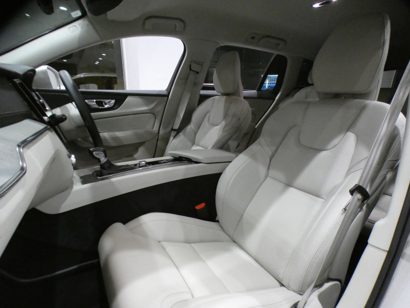 ボルボ V60 V60ｸﾛｽｶﾝﾄﾘｰ T5ﾌﾟﾛ AWD　追ACC･LKA･ LCMA 白革 ﾋｰﾀｰ ﾍﾞﾝﾁﾚｰﾀｰ ﾏｯｻｰｼﾞ機能 ﾀｯﾁｽｸﾘｰﾝHDDﾅﾋﾞTV harman/K 全周囲ｶﾒﾗ ﾍｯﾄﾞｱｯﾌﾟDSP LEDﾗｲﾄ ｵｰﾄﾃｰﾙｹﾞｰﾄ ｴｸｽﾃﾘｱｽﾀｲﾘﾝｸﾞKIT 19AW　2年保証