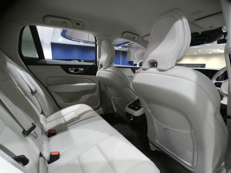 ボルボ V60 V60ｸﾛｽｶﾝﾄﾘｰ T5ﾌﾟﾛ AWD　追ACC･LKA･ LCMA 白革 ﾋｰﾀｰ ﾍﾞﾝﾁﾚｰﾀｰ ﾏｯｻｰｼﾞ機能 ﾀｯﾁｽｸﾘｰﾝHDDﾅﾋﾞTV harman/K 全周囲ｶﾒﾗ ﾍｯﾄﾞｱｯﾌﾟDSP LEDﾗｲﾄ ｵｰﾄﾃｰﾙｹﾞｰﾄ ｴｸｽﾃﾘｱｽﾀｲﾘﾝｸﾞKIT 19AW　2年保証