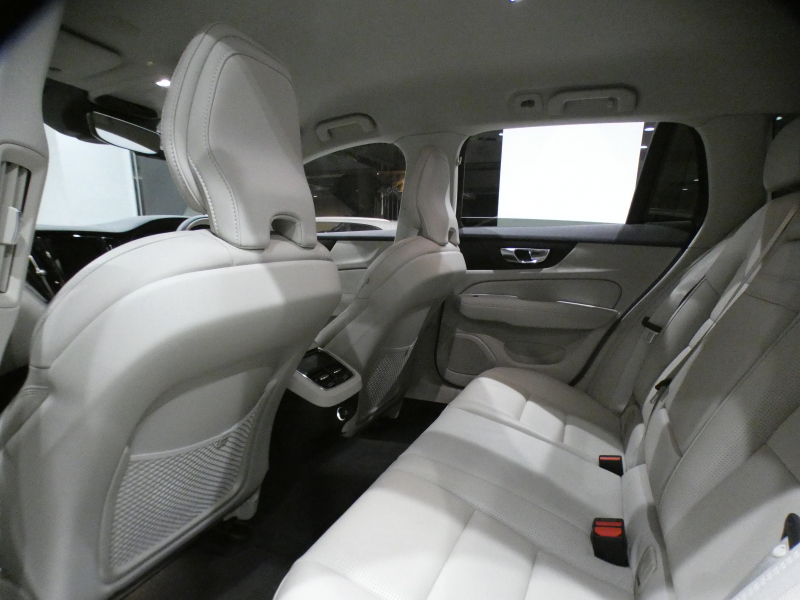 ボルボ V60 V60ｸﾛｽｶﾝﾄﾘｰ T5ﾌﾟﾛ AWD　追ACC･LKA･ LCMA 白革 ﾋｰﾀｰ ﾍﾞﾝﾁﾚｰﾀｰ ﾏｯｻｰｼﾞ機能 ﾀｯﾁｽｸﾘｰﾝHDDﾅﾋﾞTV harman/K 全周囲ｶﾒﾗ ﾍｯﾄﾞｱｯﾌﾟDSP LEDﾗｲﾄ ｵｰﾄﾃｰﾙｹﾞｰﾄ ｴｸｽﾃﾘｱｽﾀｲﾘﾝｸﾞKIT 19AW　2年保証