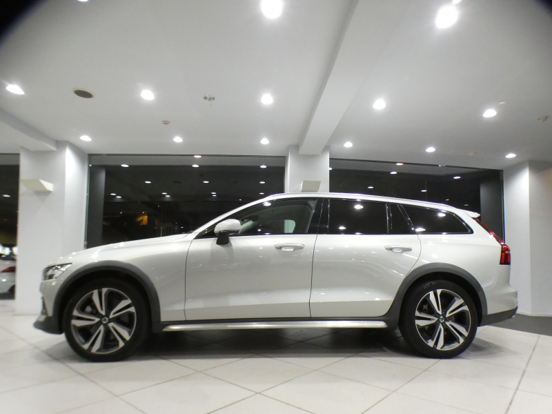 ボルボ V60 V60ｸﾛｽｶﾝﾄﾘｰ T5ﾌﾟﾛ AWD　追ACC･LKA･ LCMA 白革 ﾋｰﾀｰ ﾍﾞﾝﾁﾚｰﾀｰ ﾏｯｻｰｼﾞ機能 ﾀｯﾁｽｸﾘｰﾝHDDﾅﾋﾞTV harman/K 全周囲ｶﾒﾗ ﾍｯﾄﾞｱｯﾌﾟDSP LEDﾗｲﾄ ｵｰﾄﾃｰﾙｹﾞｰﾄ ｴｸｽﾃﾘｱｽﾀｲﾘﾝｸﾞKIT 19AW　2年保証