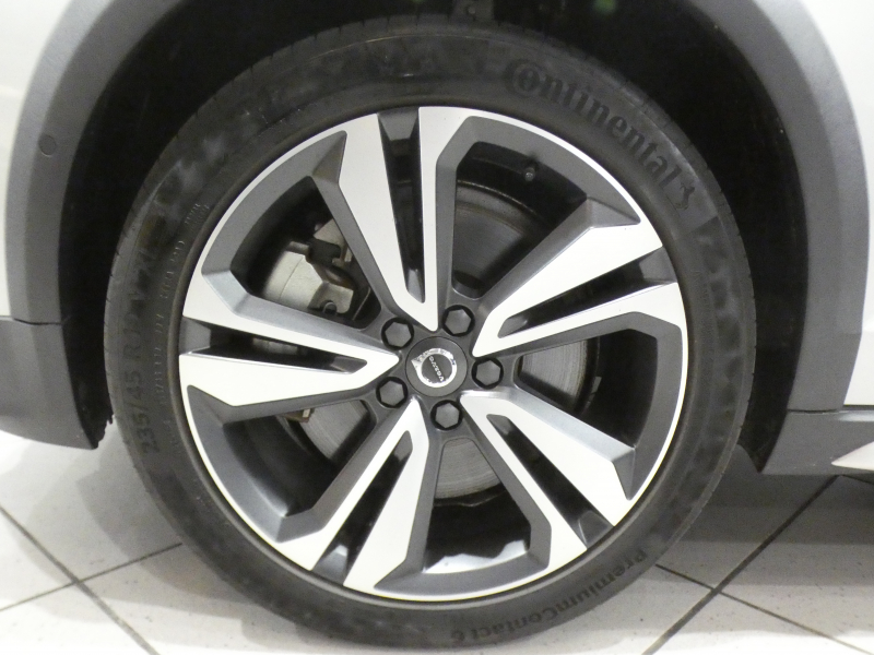 ボルボ V60 V60ｸﾛｽｶﾝﾄﾘｰ T5ﾌﾟﾛ AWD　追ACC･LKA･ LCMA 白革 ﾋｰﾀｰ ﾍﾞﾝﾁﾚｰﾀｰ ﾏｯｻｰｼﾞ機能 ﾀｯﾁｽｸﾘｰﾝHDDﾅﾋﾞTV harman/K 全周囲ｶﾒﾗ ﾍｯﾄﾞｱｯﾌﾟDSP LEDﾗｲﾄ ｵｰﾄﾃｰﾙｹﾞｰﾄ ｴｸｽﾃﾘｱｽﾀｲﾘﾝｸﾞKIT 19AW　2年保証