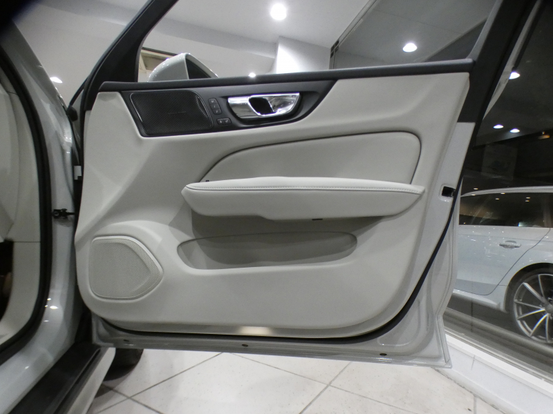 ボルボ V60 V60ｸﾛｽｶﾝﾄﾘｰ T5ﾌﾟﾛ AWD　追ACC･LKA･ LCMA 白革 ﾋｰﾀｰ ﾍﾞﾝﾁﾚｰﾀｰ ﾏｯｻｰｼﾞ機能 ﾀｯﾁｽｸﾘｰﾝHDDﾅﾋﾞTV harman/K 全周囲ｶﾒﾗ ﾍｯﾄﾞｱｯﾌﾟDSP LEDﾗｲﾄ ｵｰﾄﾃｰﾙｹﾞｰﾄ ｴｸｽﾃﾘｱｽﾀｲﾘﾝｸﾞKIT 19AW　2年保証