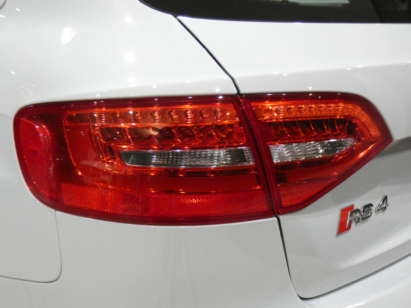 アウディ RS4アバント RS4ｱﾊﾞﾝﾄ 4.2FSIｸﾜﾄﾛ　ADVｷｰ 黒革 ﾋｰﾀｰ MMIﾅﾋﾞ B&Oｻｳﾝﾄﾞ Bｶﾒﾗ PDC ｷｾﾉﾝ RS専用ｴｸﾃﾘｱ&20AW 可変ﾏﾌﾗｰ 450ps　2年保証