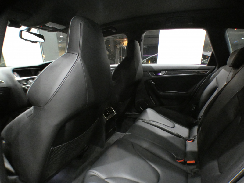 アウディ RS4アバント RS4ｱﾊﾞﾝﾄ 4.2FSIｸﾜﾄﾛ　ADVｷｰ 黒革 ﾋｰﾀｰ MMIﾅﾋﾞ B&Oｻｳﾝﾄﾞ Bｶﾒﾗ PDC ｷｾﾉﾝ RS専用ｴｸﾃﾘｱ&20AW 可変ﾏﾌﾗｰ 450ps　2年保証