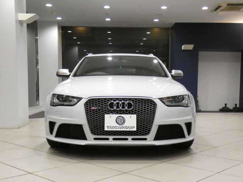 アウディ RS4アバント RS4ｱﾊﾞﾝﾄ 4.2FSIｸﾜﾄﾛ　ADVｷｰ 黒革 ﾋｰﾀｰ MMIﾅﾋﾞ B&Oｻｳﾝﾄﾞ Bｶﾒﾗ PDC ｷｾﾉﾝ RS専用ｴｸﾃﾘｱ&20AW 可変ﾏﾌﾗｰ 450ps　2年保証