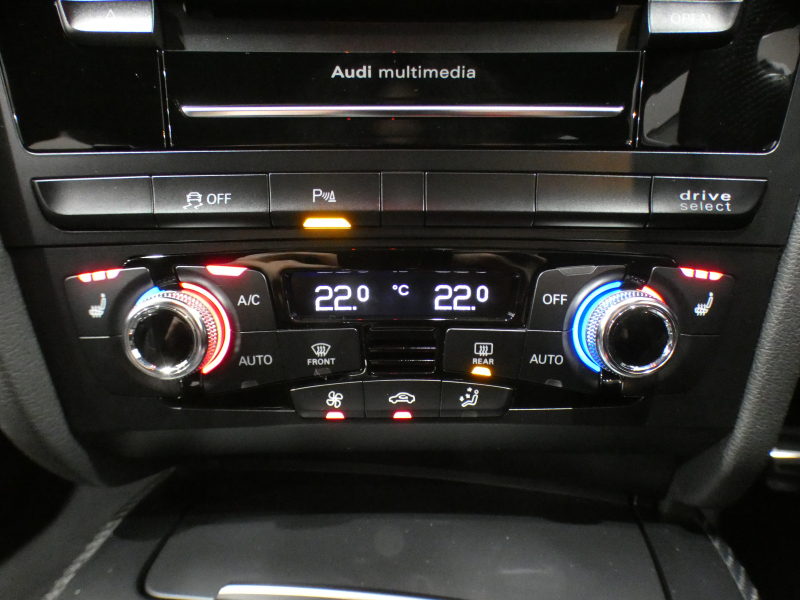 アウディ RS4アバント RS4ｱﾊﾞﾝﾄ 4.2FSIｸﾜﾄﾛ　ADVｷｰ 黒革 ﾋｰﾀｰ MMIﾅﾋﾞ B&Oｻｳﾝﾄﾞ Bｶﾒﾗ PDC ｷｾﾉﾝ RS専用ｴｸﾃﾘｱ&20AW 可変ﾏﾌﾗｰ 450ps　2年保証