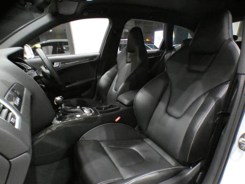 アウディ RS4アバント RS4ｱﾊﾞﾝﾄ 4.2FSIｸﾜﾄﾛ　ADVｷｰ 黒革 ﾋｰﾀｰ MMIﾅﾋﾞ B&Oｻｳﾝﾄﾞ Bｶﾒﾗ PDC ｷｾﾉﾝ RS専用ｴｸﾃﾘｱ&20AW 可変ﾏﾌﾗｰ 450ps　2年保証