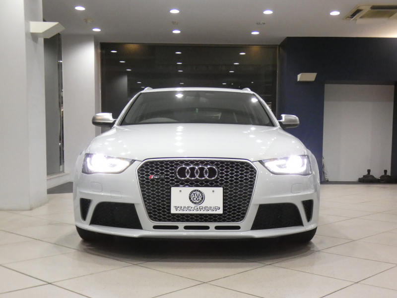 アウディ RS4アバント RS4ｱﾊﾞﾝﾄ 4.2FSIｸﾜﾄﾛ　ADVｷｰ 黒革 ﾋｰﾀｰ MMIﾅﾋﾞ B&Oｻｳﾝﾄﾞ Bｶﾒﾗ PDC ｷｾﾉﾝ RS専用ｴｸﾃﾘｱ&20AW 可変ﾏﾌﾗｰ 450ps　2年保証