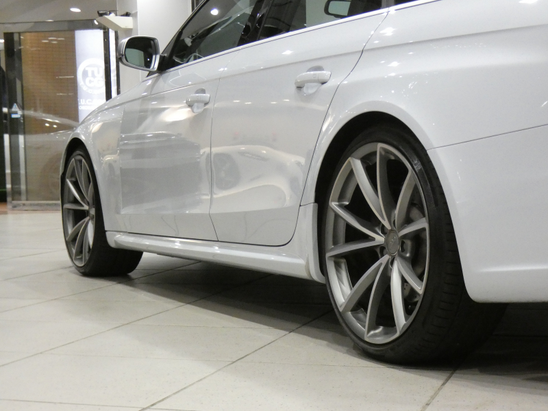 アウディ RS4アバント RS4ｱﾊﾞﾝﾄ 4.2FSIｸﾜﾄﾛ　ADVｷｰ 黒革 ﾋｰﾀｰ MMIﾅﾋﾞ B&Oｻｳﾝﾄﾞ Bｶﾒﾗ PDC ｷｾﾉﾝ RS専用ｴｸﾃﾘｱ&20AW 可変ﾏﾌﾗｰ 450ps　2年保証