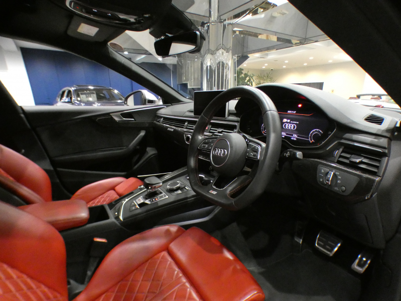 アウディ S5 S5ｽﾎﾟｰﾂﾊﾞｯｸ ﾚｻﾞｰ&ｱｼｽﾀﾝｽPKG　ADVｷｰ 追ACC ﾚｰﾝ&ｻｲﾄﾞｱｼｽﾄ 赤革 ﾏｯｻｰｼﾞ機能 ﾋｰﾀｰ ﾊﾟﾉﾗﾏSR MMIﾅﾋﾞ ﾊﾞｰﾁｬﾙCP B&Oｻｳﾝﾄﾞ 全周囲ｶﾒﾗ PDC ﾏﾄﾘｸｽLED 専用ｴｸﾃﾘｱ&19AW 赤ｷｬﾘﾊﾟｰ Rｽﾎﾟｰﾂﾃﾞﾌ 354ps　2年保証