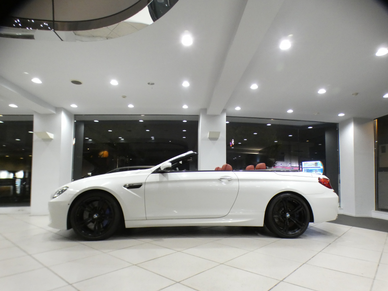BMW Mシリーズ M6ｶﾌﾞﾘｵﾚ　ｺﾝﾌｫA 赤革/黒幌 ﾋｰﾀｰ ﾍﾞﾝﾁﾚｰﾀｰ ﾏｯｻｰｼﾞ機能 iﾄﾞﾗｲﾌﾞﾅﾋﾞ(CIC) ☆B&Oｻｳﾝﾄﾞ ﾄｯﾌﾟ&ｻｲﾄﾞﾋﾞｭｰｶﾒﾗ PDC ﾍｯﾄﾞｱｯﾌﾟDSP LEDﾗｲﾄ 専用ｴｸﾃﾘｱ&20AW 560ps　2年保証