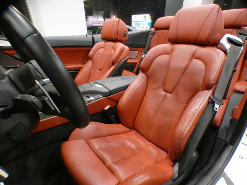 BMW Mシリーズ M6ｶﾌﾞﾘｵﾚ　ｺﾝﾌｫA 赤革/黒幌 ﾋｰﾀｰ ﾍﾞﾝﾁﾚｰﾀｰ ﾏｯｻｰｼﾞ機能 iﾄﾞﾗｲﾌﾞﾅﾋﾞ(CIC) ☆B&Oｻｳﾝﾄﾞ ﾄｯﾌﾟ&ｻｲﾄﾞﾋﾞｭｰｶﾒﾗ PDC ﾍｯﾄﾞｱｯﾌﾟDSP LEDﾗｲﾄ 専用ｴｸﾃﾘｱ&20AW 560ps　2年保証