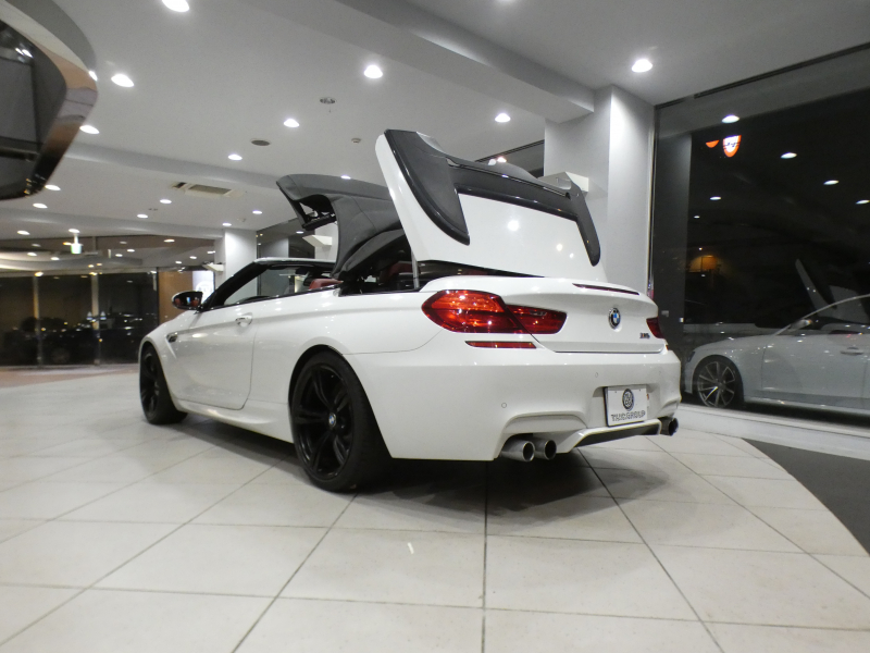 BMW Mシリーズ M6ｶﾌﾞﾘｵﾚ　ｺﾝﾌｫA 赤革/黒幌 ﾋｰﾀｰ ﾍﾞﾝﾁﾚｰﾀｰ ﾏｯｻｰｼﾞ機能 iﾄﾞﾗｲﾌﾞﾅﾋﾞ(CIC) ☆B&Oｻｳﾝﾄﾞ ﾄｯﾌﾟ&ｻｲﾄﾞﾋﾞｭｰｶﾒﾗ PDC ﾍｯﾄﾞｱｯﾌﾟDSP LEDﾗｲﾄ 専用ｴｸﾃﾘｱ&20AW 560ps　2年保証
