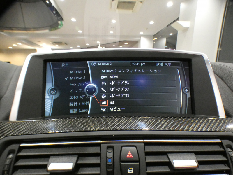 BMW Mシリーズ M6ｶﾌﾞﾘｵﾚ　ｺﾝﾌｫA 赤革/黒幌 ﾋｰﾀｰ ﾍﾞﾝﾁﾚｰﾀｰ ﾏｯｻｰｼﾞ機能 iﾄﾞﾗｲﾌﾞﾅﾋﾞ(CIC) ☆B&Oｻｳﾝﾄﾞ ﾄｯﾌﾟ&ｻｲﾄﾞﾋﾞｭｰｶﾒﾗ PDC ﾍｯﾄﾞｱｯﾌﾟDSP LEDﾗｲﾄ 専用ｴｸﾃﾘｱ&20AW 560ps　2年保証