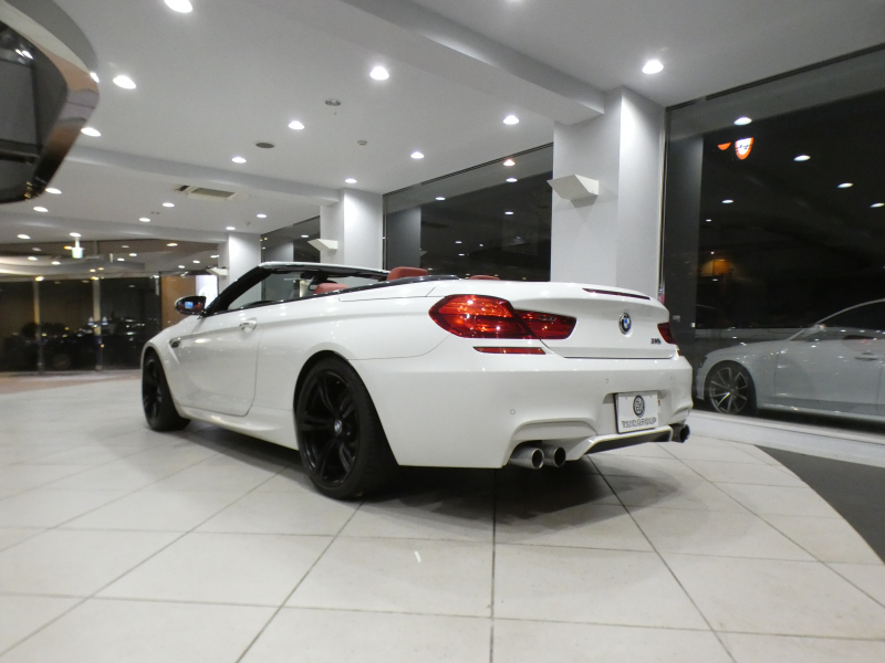 BMW Mシリーズ M6ｶﾌﾞﾘｵﾚ　ｺﾝﾌｫA 赤革/黒幌 ﾋｰﾀｰ ﾍﾞﾝﾁﾚｰﾀｰ ﾏｯｻｰｼﾞ機能 iﾄﾞﾗｲﾌﾞﾅﾋﾞ(CIC) ☆B&Oｻｳﾝﾄﾞ ﾄｯﾌﾟ&ｻｲﾄﾞﾋﾞｭｰｶﾒﾗ PDC ﾍｯﾄﾞｱｯﾌﾟDSP LEDﾗｲﾄ 専用ｴｸﾃﾘｱ&20AW 560ps　2年保証