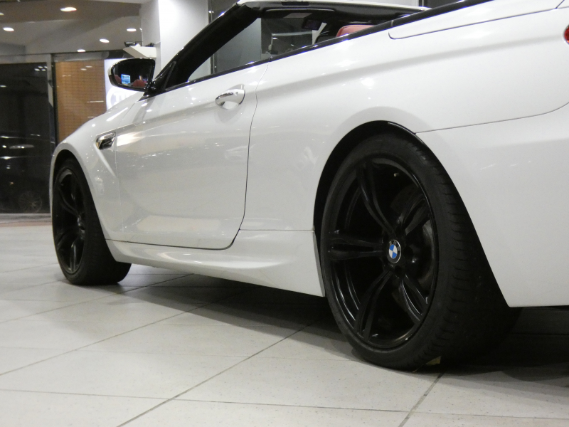 BMW Mシリーズ M6ｶﾌﾞﾘｵﾚ　ｺﾝﾌｫA 赤革/黒幌 ﾋｰﾀｰ ﾍﾞﾝﾁﾚｰﾀｰ ﾏｯｻｰｼﾞ機能 iﾄﾞﾗｲﾌﾞﾅﾋﾞ(CIC) ☆B&Oｻｳﾝﾄﾞ ﾄｯﾌﾟ&ｻｲﾄﾞﾋﾞｭｰｶﾒﾗ PDC ﾍｯﾄﾞｱｯﾌﾟDSP LEDﾗｲﾄ 専用ｴｸﾃﾘｱ&20AW 560ps　2年保証