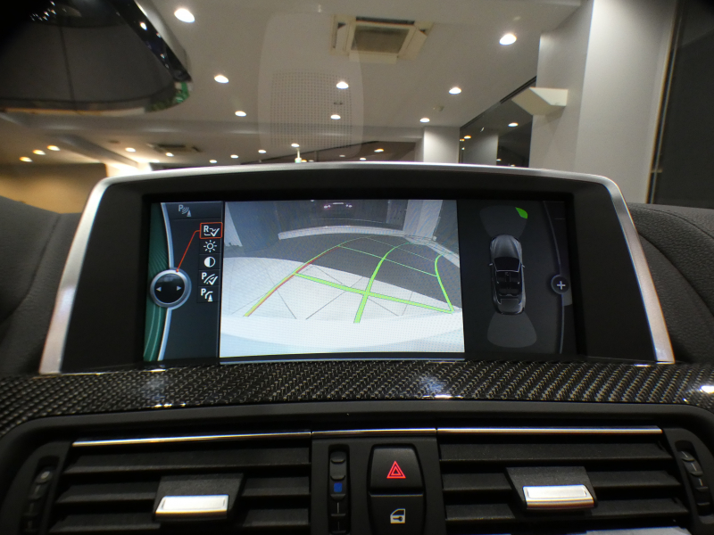 BMW Mシリーズ M6ｶﾌﾞﾘｵﾚ　ｺﾝﾌｫA 赤革/黒幌 ﾋｰﾀｰ ﾍﾞﾝﾁﾚｰﾀｰ ﾏｯｻｰｼﾞ機能 iﾄﾞﾗｲﾌﾞﾅﾋﾞ(CIC) ☆B&Oｻｳﾝﾄﾞ ﾄｯﾌﾟ&ｻｲﾄﾞﾋﾞｭｰｶﾒﾗ PDC ﾍｯﾄﾞｱｯﾌﾟDSP LEDﾗｲﾄ 専用ｴｸﾃﾘｱ&20AW 560ps　2年保証