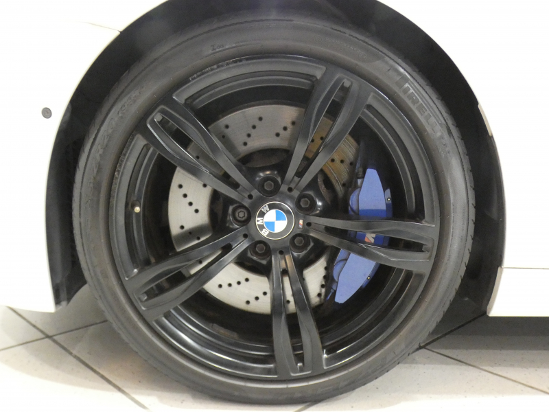 BMW Mシリーズ M6ｶﾌﾞﾘｵﾚ　ｺﾝﾌｫA 赤革/黒幌 ﾋｰﾀｰ ﾍﾞﾝﾁﾚｰﾀｰ ﾏｯｻｰｼﾞ機能 iﾄﾞﾗｲﾌﾞﾅﾋﾞ(CIC) ☆B&Oｻｳﾝﾄﾞ ﾄｯﾌﾟ&ｻｲﾄﾞﾋﾞｭｰｶﾒﾗ PDC ﾍｯﾄﾞｱｯﾌﾟDSP LEDﾗｲﾄ 専用ｴｸﾃﾘｱ&20AW 560ps　2年保証