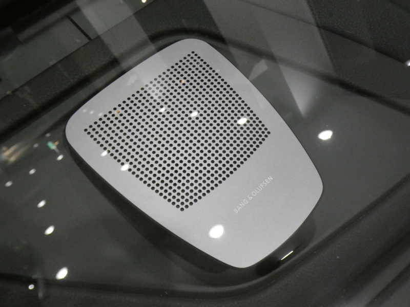 BMW Mシリーズ M6ｶﾌﾞﾘｵﾚ　ｺﾝﾌｫA 赤革/黒幌 ﾋｰﾀｰ ﾍﾞﾝﾁﾚｰﾀｰ ﾏｯｻｰｼﾞ機能 iﾄﾞﾗｲﾌﾞﾅﾋﾞ(CIC) ☆B&Oｻｳﾝﾄﾞ ﾄｯﾌﾟ&ｻｲﾄﾞﾋﾞｭｰｶﾒﾗ PDC ﾍｯﾄﾞｱｯﾌﾟDSP LEDﾗｲﾄ 専用ｴｸﾃﾘｱ&20AW 560ps　2年保証