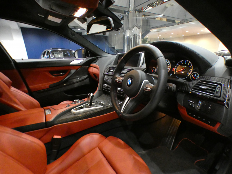BMW Mシリーズ M6ｸﾞﾗﾝｸｰﾍﾟ　ｺﾝﾌｫA ﾚｰﾝCHW 赤革 ﾋｰﾀｰ ﾍﾞﾝﾁﾚｰﾀｰ iﾄﾞﾗｲﾌﾞﾅﾋﾞ(CIC) ☆B&Oｻｳﾝﾄﾞ ﾄｯﾌﾟ&ｻｲﾄﾞﾋﾞｭｰｶﾒﾗ ﾅｲﾄﾋﾞｼﾞｮﾝ PDC ﾍｯﾄﾞｱｯﾌﾟDSP LEDﾗｲﾄ 専用ｴｸﾃﾘｱ&20AW 560ps　2年保証