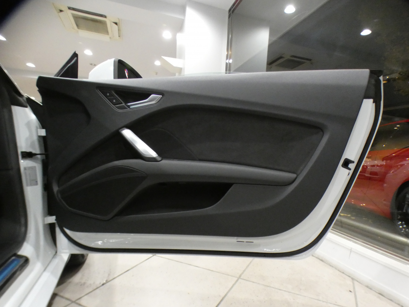 アウディ TTクーペ TTｸｰﾍﾟ 2.0TFSI Sﾗｲﾝ&ｱｼｽﾀﾝｽPKG　ADVｷｰ ｸﾙｺﾝ 半革 MMIﾅﾋﾞTV Bｶﾒﾗ PDC ﾊﾞｰﾁｬﾙCP ﾏﾄﾘｸｽLED 前後Dﾚｺ Sﾗｲﾝｴｸｽﾃﾘｱ&18AW　2年保証