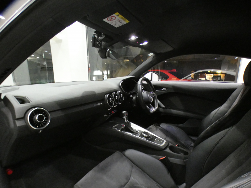 アウディ TTクーペ TTｸｰﾍﾟ 2.0TFSI Sﾗｲﾝ&ｱｼｽﾀﾝｽPKG　ADVｷｰ ｸﾙｺﾝ 半革 MMIﾅﾋﾞTV Bｶﾒﾗ PDC ﾊﾞｰﾁｬﾙCP ﾏﾄﾘｸｽLED 前後Dﾚｺ Sﾗｲﾝｴｸｽﾃﾘｱ&18AW　2年保証