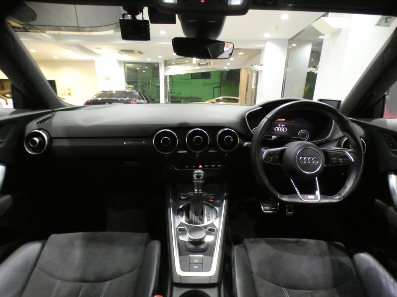 アウディ TTクーペ TTｸｰﾍﾟ 2.0TFSI Sﾗｲﾝ&ｱｼｽﾀﾝｽPKG　ADVｷｰ ｸﾙｺﾝ 半革 MMIﾅﾋﾞTV Bｶﾒﾗ PDC ﾊﾞｰﾁｬﾙCP ﾏﾄﾘｸｽLED 前後Dﾚｺ Sﾗｲﾝｴｸｽﾃﾘｱ&18AW　2年保証