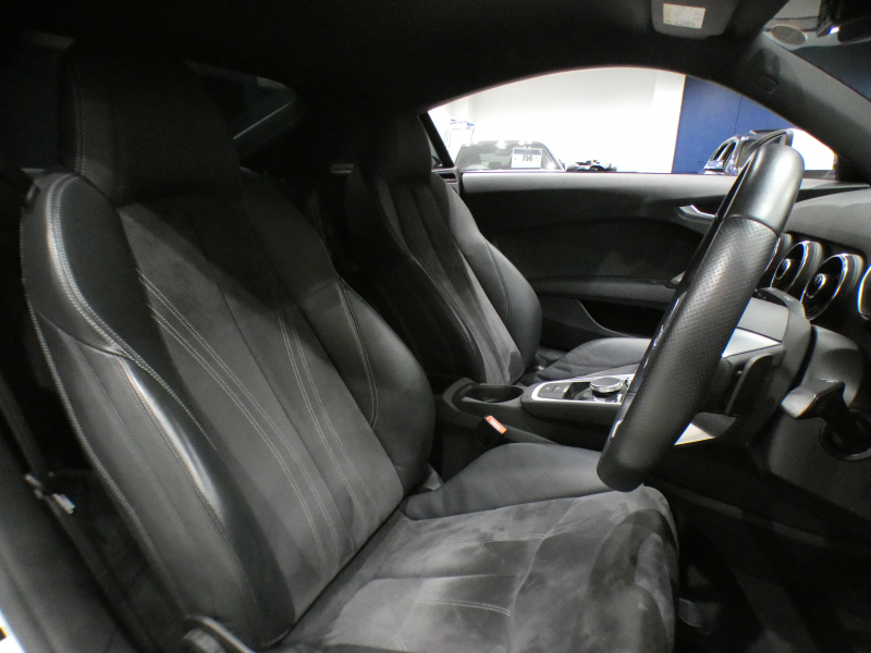 アウディ TTクーペ TTｸｰﾍﾟ 2.0TFSI Sﾗｲﾝ&ｱｼｽﾀﾝｽPKG　ADVｷｰ ｸﾙｺﾝ 半革 MMIﾅﾋﾞTV Bｶﾒﾗ PDC ﾊﾞｰﾁｬﾙCP ﾏﾄﾘｸｽLED 前後Dﾚｺ Sﾗｲﾝｴｸｽﾃﾘｱ&18AW　2年保証