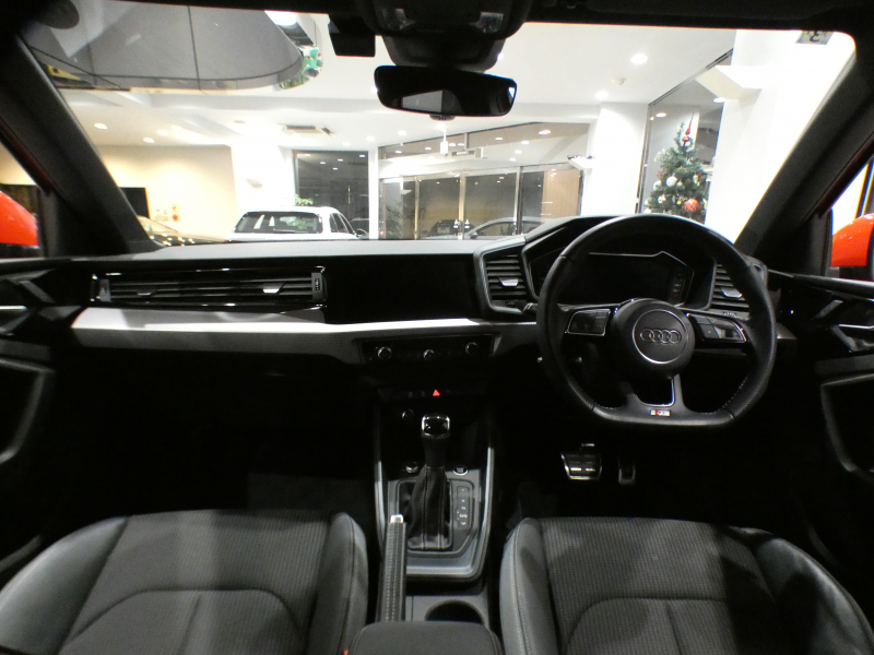 アウディ A1 A1ｽﾎﾟｰﾂﾊﾞｯｸ ｼﾃｨｶﾊﾞｰﾘﾐﾃｯﾄﾞED　限定 1ｵｰﾅｰ ADVｷｰ 追ACC ﾚｰﾝｱｼｽﾄ ｱｳﾃﾞｨﾌﾟﾚｾﾝｽ 半革 ﾋｰﾀｰ ﾀｯﾁﾚｽﾎﾟﾝｽ付MMIﾅﾋﾞ ﾊﾞｰﾁｬﾙCP Bｶﾒﾗ PDC LEDﾗｲﾄ 専用ｴｸｽﾃﾘｱ&17AW　2年保証