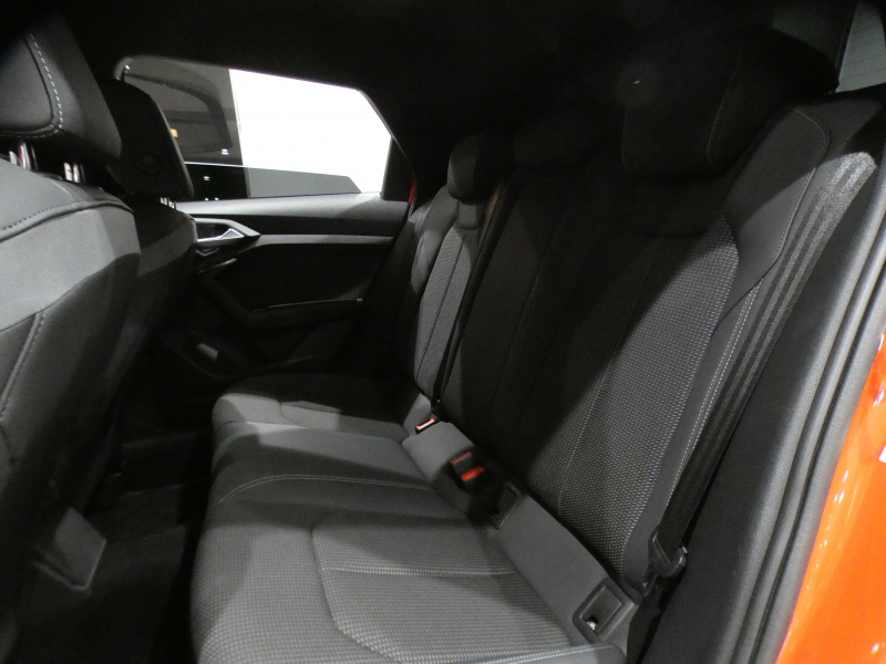 アウディ A1 A1ｽﾎﾟｰﾂﾊﾞｯｸ ｼﾃｨｶﾊﾞｰﾘﾐﾃｯﾄﾞED　限定 1ｵｰﾅｰ ADVｷｰ 追ACC ﾚｰﾝｱｼｽﾄ ｱｳﾃﾞｨﾌﾟﾚｾﾝｽ 半革 ﾋｰﾀｰ ﾀｯﾁﾚｽﾎﾟﾝｽ付MMIﾅﾋﾞ ﾊﾞｰﾁｬﾙCP Bｶﾒﾗ PDC LEDﾗｲﾄ 専用ｴｸｽﾃﾘｱ&17AW　2年保証