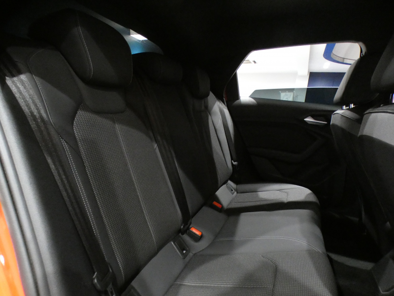 アウディ A1 A1ｽﾎﾟｰﾂﾊﾞｯｸ ｼﾃｨｶﾊﾞｰﾘﾐﾃｯﾄﾞED　限定 1ｵｰﾅｰ ADVｷｰ 追ACC ﾚｰﾝｱｼｽﾄ ｱｳﾃﾞｨﾌﾟﾚｾﾝｽ 半革 ﾋｰﾀｰ ﾀｯﾁﾚｽﾎﾟﾝｽ付MMIﾅﾋﾞ ﾊﾞｰﾁｬﾙCP Bｶﾒﾗ PDC LEDﾗｲﾄ 専用ｴｸｽﾃﾘｱ&17AW　2年保証