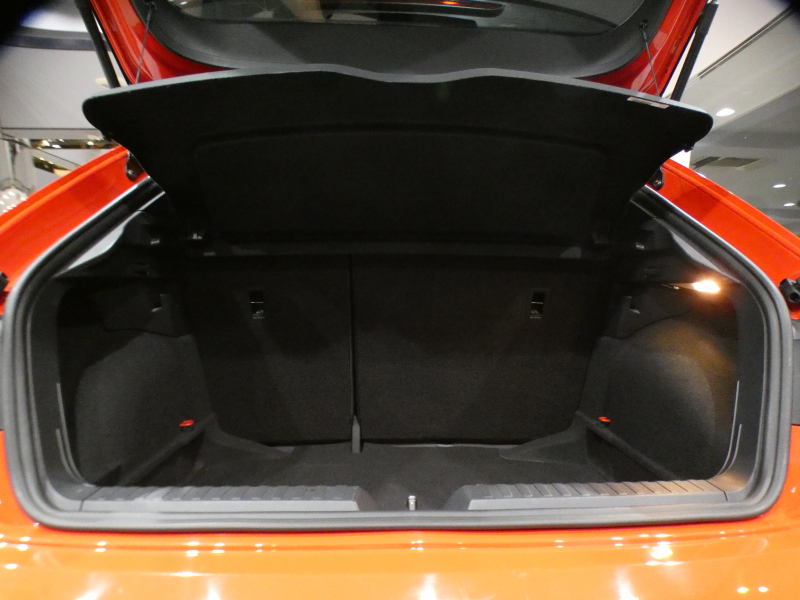 アウディ A1 A1ｽﾎﾟｰﾂﾊﾞｯｸ ｼﾃｨｶﾊﾞｰﾘﾐﾃｯﾄﾞED　限定 1ｵｰﾅｰ ADVｷｰ 追ACC ﾚｰﾝｱｼｽﾄ ｱｳﾃﾞｨﾌﾟﾚｾﾝｽ 半革 ﾋｰﾀｰ ﾀｯﾁﾚｽﾎﾟﾝｽ付MMIﾅﾋﾞ ﾊﾞｰﾁｬﾙCP Bｶﾒﾗ PDC LEDﾗｲﾄ 専用ｴｸｽﾃﾘｱ&17AW　2年保証