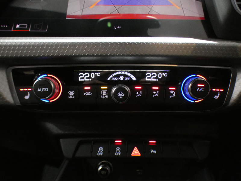 アウディ A1 A1ｽﾎﾟｰﾂﾊﾞｯｸ ｼﾃｨｶﾊﾞｰﾘﾐﾃｯﾄﾞED　限定 1ｵｰﾅｰ ADVｷｰ 追ACC ﾚｰﾝｱｼｽﾄ ｱｳﾃﾞｨﾌﾟﾚｾﾝｽ 半革 ﾋｰﾀｰ ﾀｯﾁﾚｽﾎﾟﾝｽ付MMIﾅﾋﾞ ﾊﾞｰﾁｬﾙCP Bｶﾒﾗ PDC LEDﾗｲﾄ 専用ｴｸｽﾃﾘｱ&17AW　2年保証