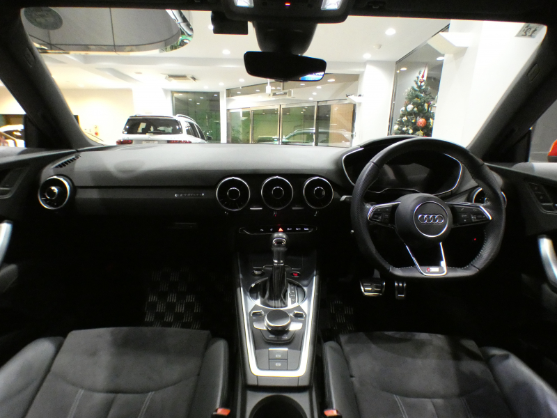 アウディ TTクーペ TTｸｰﾍﾟ 2.0TFSIｸﾜﾄﾛ Sﾗｲﾝ&ｱｼｽﾀﾝｽPKG　1ｵｰﾅｰ ADVｷｰ ｸﾙｺﾝ 半革 ﾊﾟﾜｰｼｰﾄ MMIﾅﾋﾞTV Bｶﾒﾗ PDC ﾊﾞｰﾁｬﾙCP LEDﾗｲﾄ Sﾗｲﾝｴｸｽﾃﾘｱ&18AW　2年保証