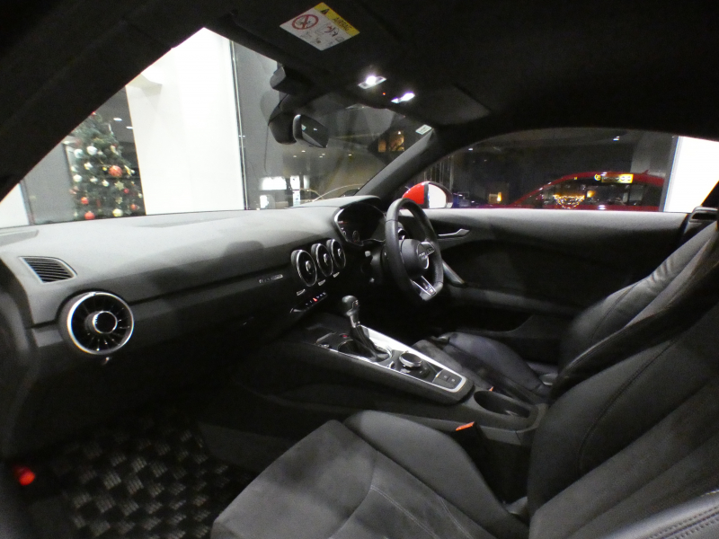 アウディ TTクーペ TTｸｰﾍﾟ 2.0TFSIｸﾜﾄﾛ Sﾗｲﾝ&ｱｼｽﾀﾝｽPKG　1ｵｰﾅｰ ADVｷｰ ｸﾙｺﾝ 半革 ﾊﾟﾜｰｼｰﾄ MMIﾅﾋﾞTV Bｶﾒﾗ PDC ﾊﾞｰﾁｬﾙCP LEDﾗｲﾄ Sﾗｲﾝｴｸｽﾃﾘｱ&18AW　2年保証