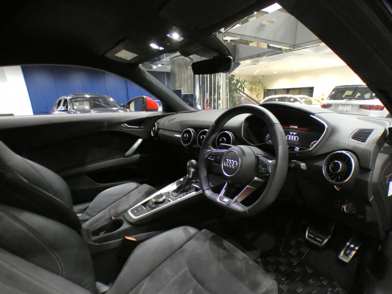 アウディ TTクーペ TTｸｰﾍﾟ 2.0TFSIｸﾜﾄﾛ Sﾗｲﾝ&ｱｼｽﾀﾝｽPKG　1ｵｰﾅｰ ADVｷｰ ｸﾙｺﾝ 半革 ﾊﾟﾜｰｼｰﾄ MMIﾅﾋﾞTV Bｶﾒﾗ PDC ﾊﾞｰﾁｬﾙCP LEDﾗｲﾄ Sﾗｲﾝｴｸｽﾃﾘｱ&18AW　2年保証