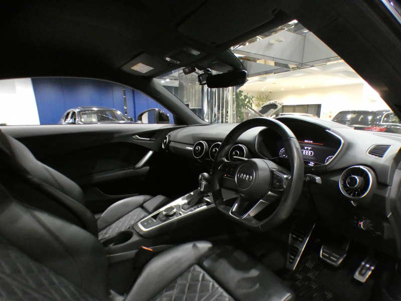 アウディ TTクーペ TTｸｰﾍﾟ 2.0TFSIｸﾜﾄﾛ ﾚｻﾞｰ&ｱｼｽﾀﾝｽPKG　ADVｷｰ ｸﾙｺﾝ 黒革 ﾋｰﾀｰ MMIﾅﾋﾞTV Bｶﾒﾗ PDC ﾊﾞｰﾁｬﾙCP ﾏﾄﾘｸｽLED 後期ﾌﾛﾝﾄｸﾞﾘﾙ Fｶｰﾎﾞﾝｽﾎﾟｲﾗｰ 18AW　2年保証