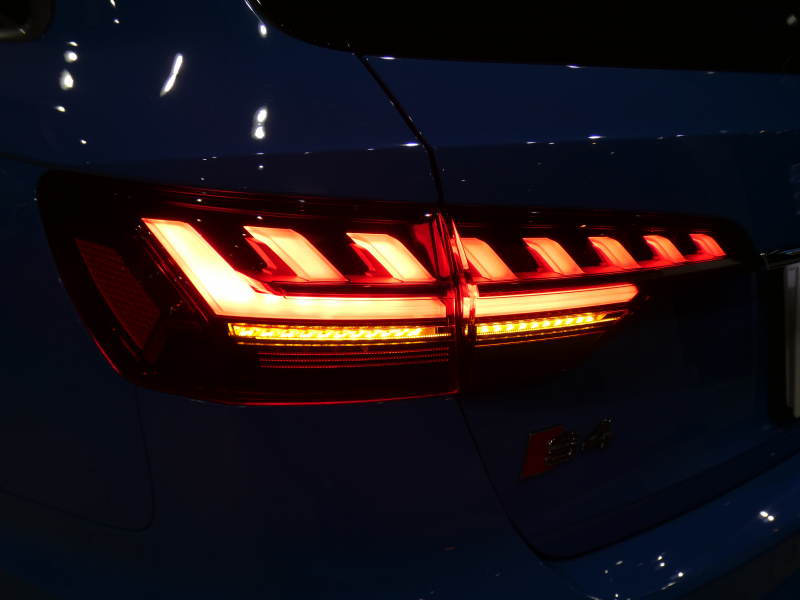 アウディ S4 S4ｱﾊﾞﾝﾄ　1ｵｰﾅｰ 後期 追ACC ﾚｰﾝ&ｻｲﾄﾞｱｼｽﾄ 黒革 ﾏｯｻｰｼﾞ機能 全席ﾋｰﾀｰ ﾊﾟﾉﾗﾏSR ﾀｯﾁﾚｽﾎﾟﾝｽ付MMIﾅﾋﾞ B&Oｻｳﾝﾄﾞ ﾊﾞｰﾁｬﾙCP+ 全周ｶﾒﾗ PDC ﾜｲﾔﾚｽCH ﾏﾄﾘｸｽLED ｱﾝﾋﾞｴﾝﾄﾗｲﾄ 専用ｴｸｽﾃﾘｱ&19AW 赤ｷｬﾘﾊﾟｰ 354ps　2年保証