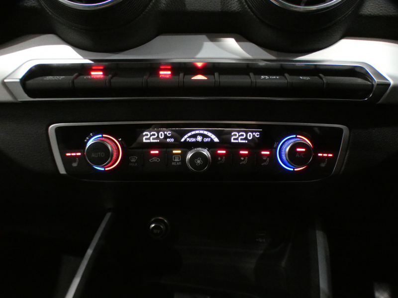 アウディ Q2 Q2 35TFSI ｼﾘﾝﾀﾞｰｵﾝﾃﾞﾝﾏﾝﾄﾞｽﾎﾟｰﾂ ｱｼｽﾀﾝｽPKG　ADVｷｰ 追ACC ﾚｰﾝ&ｻｲﾄﾞｱｼｽﾄ 灰革 ﾋｰﾀｰ MMIﾅﾋﾞ ﾊﾞｰﾁｬﾙCP ｽﾏｰﾄﾌｫﾝIF Bｶﾒﾗ PDC LEDﾗｲﾄ ｵｰﾄﾃｰﾙｹﾞｰﾄ 前後ﾄﾞﾗﾚｺ　2年保証